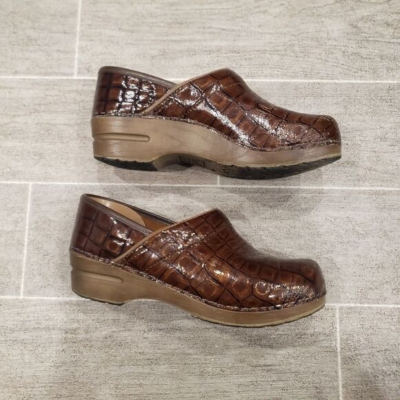 Sanita Crocodile Print Leather Clogs - Picture 1 of 10